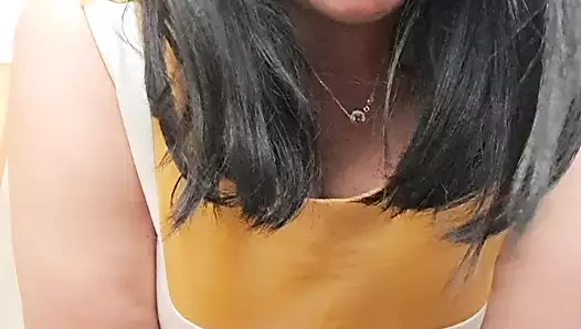 Üvey anne kamerada üvey oğluna arzularını gösteriyor, sikişmek istiyor