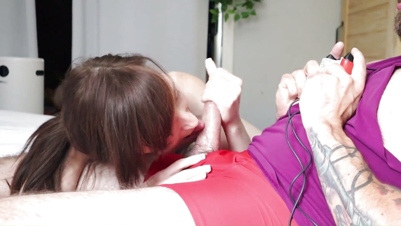 Üvey kız kardeş yarak emiyorken ide üvey erkek kardeş oyunlarını görüntüle (oral dölleme) bölüm 3