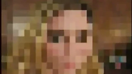 Sevimli sarışın sakso çekiyor