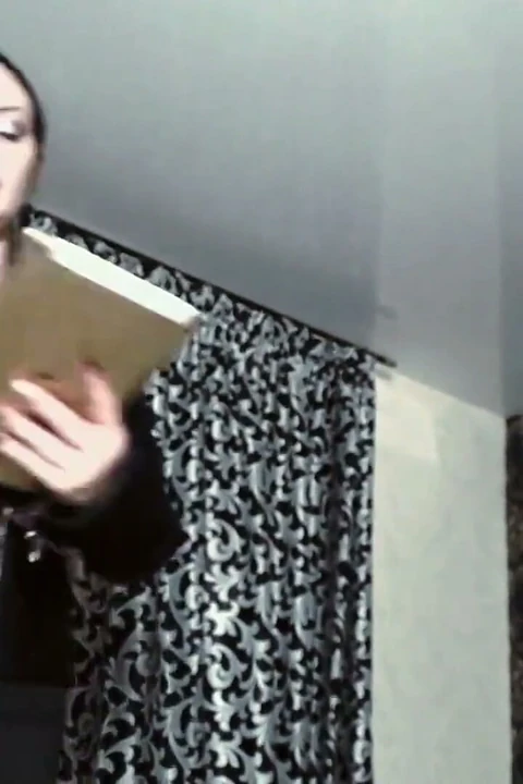 Sert nefes oyunu ve şaplaklarla süper zalim ve sadist findom evinizde!