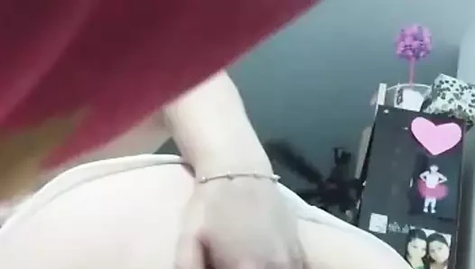 Maxine eva parmak kendini arkadan