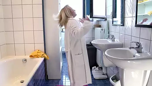 Komşum beni sikmek için hayatını riske ediyor