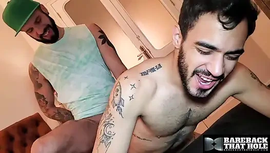 Prezervatifsizbu delik Douglas Smith'in cinsel fantezisi Romeo Davis yarakla gerçekleşiyor