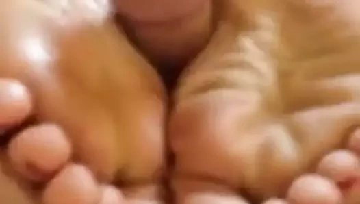 Cum üzerinde tabanlar amatör footjobs(22)