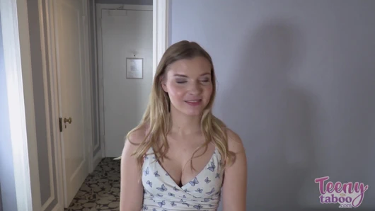 Harlow West koçu tarafından dölleniyor