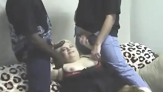 Olgun orta yaşlı seksi kadınlar büyük zenci yarağıyla grup sekste dölleniyor