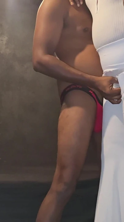 Seksi kraliçe nilmini sheron sert sikişiyor