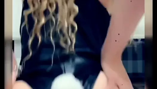 Onlyfans sürtük tatlı götünü gösteriyor