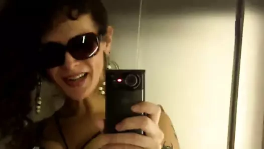 benim külot yanıp sönen üzerinde bir kamu asansör