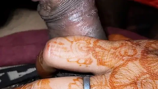 Yeni evli yenge ilk kez sikişiyor ve sert sikişiyor Hintli seksi emiyor