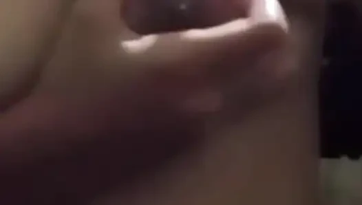 "Tatlım, duş alacağım, gel ve meme uçlarımı em."