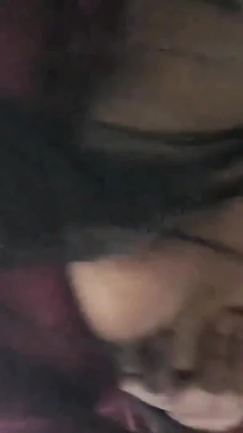 Волнующий момент из "Студенты в ванной домашнего Видео института!  Я трахаю свою одноклассницу в ванной"