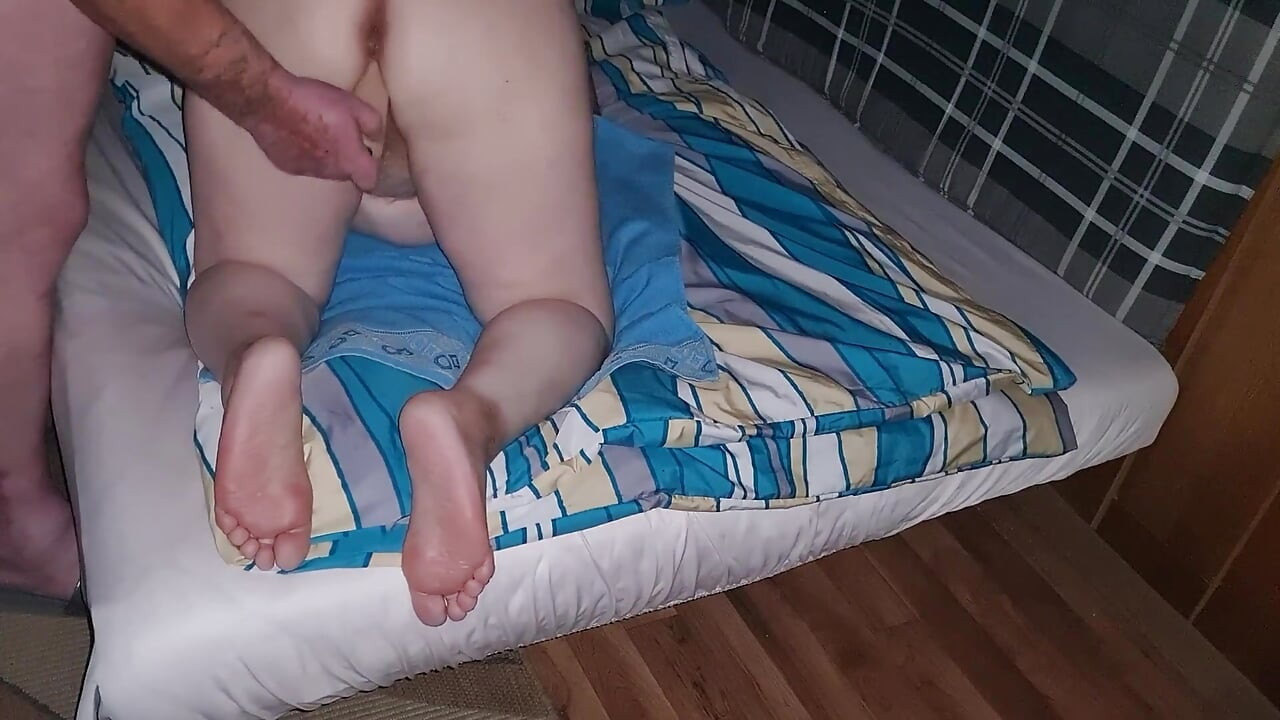 Nine aynı anda dildo ve yarakla sikiliyor