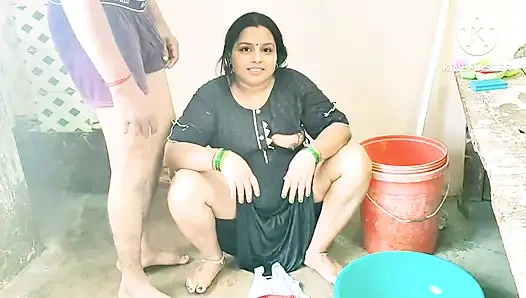 Bathroom me bhabhi ki chudai boyfriend se