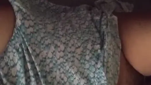 Büyük memeli ve ıslak amcıklı dildo şehveti ile banyo odasında Sri Lankalı kız musterbasyonu