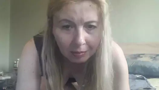 Sıkı kremsi amcığımla o büyük beyaz yarağa binerken solo mastürbasyon videosu