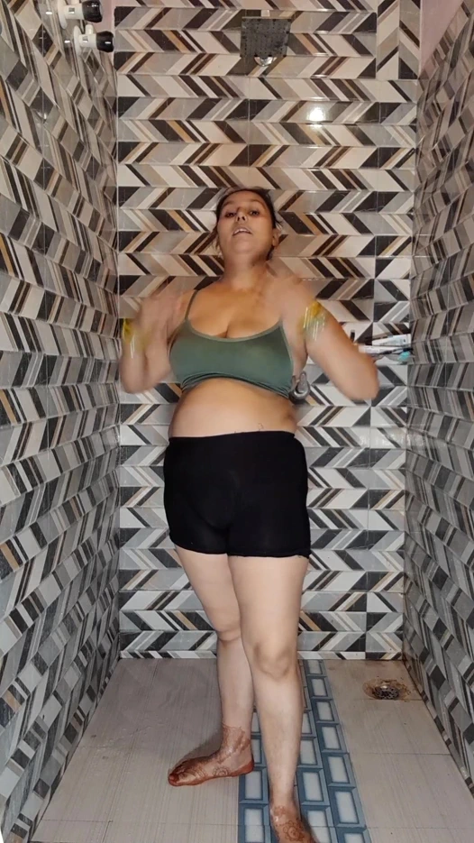 Puja orta yaşlı seksi kadın