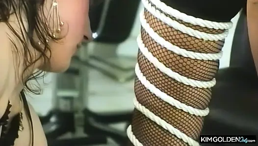 Sinnliche Seilbondage mit leidenschaftlichen Frauen