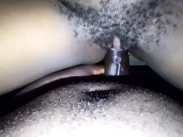 Üvey erkek kardeşim kocamın yokluğunda beni acımasızca sikiyor