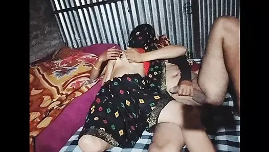 Desi bhabhi ne upar se bhar chudkiya