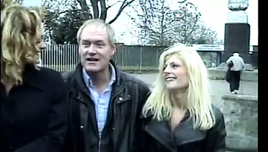 Sarışın İngiliz sürtük gets ona kedi Hardcore becerdin içinde the yatak odası