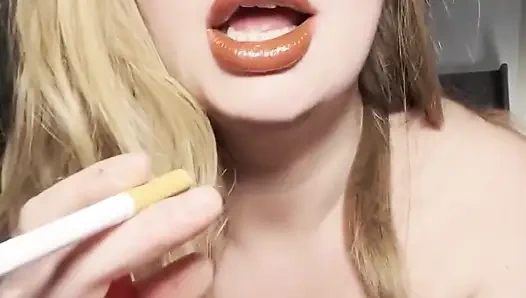 Sigara içen sürtük seni aşağılıyor!!