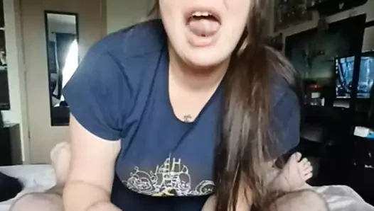 Dd Sadie üvey babasının yarağını emiyor ve dölünü yutuyor