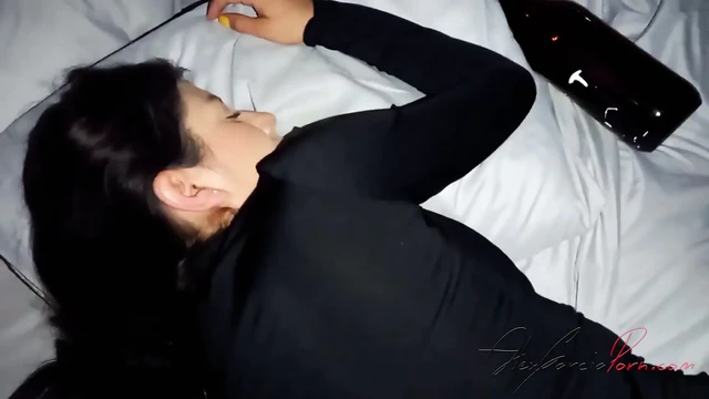 Üvey kuzenim onu dinlenmesi şartıyla sikmeme izin veriyor