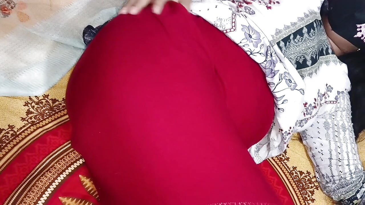 Orta yaşlı seksi kadın kocasıyla zevk alıyor