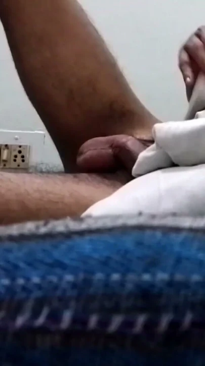 Yeni tarz yastık sikişiyor azgın çocuk tarafından azgın video | Klip 2