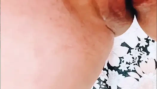 Azgın west aussie yol kenarında genişleyen amcığını sergiliyor