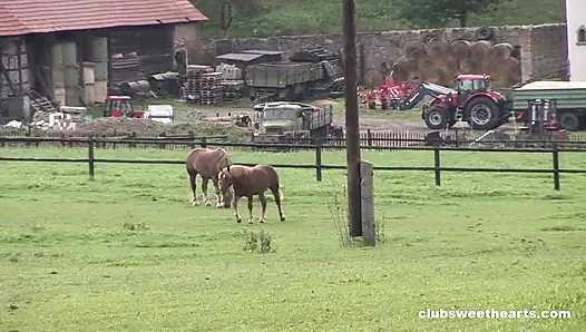Lucy sabit eli baştan çıkarıyor