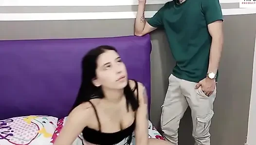 Büyük götlü azgın üvey kız kardeşim porno ajansında oyuncu seçmeleri için ağzına boşalmamı sağladı