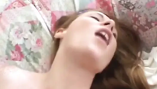 Çilli genç kızıl saçlı azgın adam tarafından tüm pozisyonlarda sikiliyor