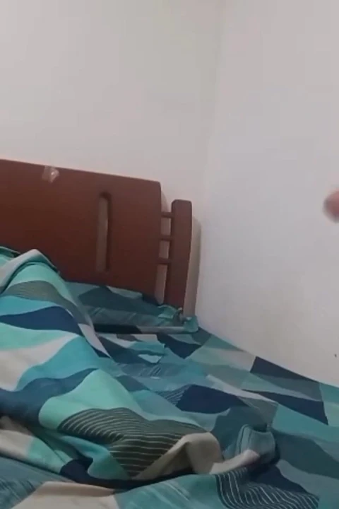 Zayıf Bir Orospu, Hizmetleri Için Para Ödeyen Bir Müşteri Tarafından Dokunulup Sevişilir