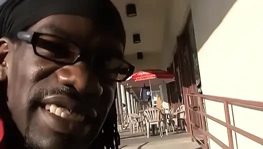 Monique'in minik bir siyah macerası var sapık orta yaşlı seksi kadınlar