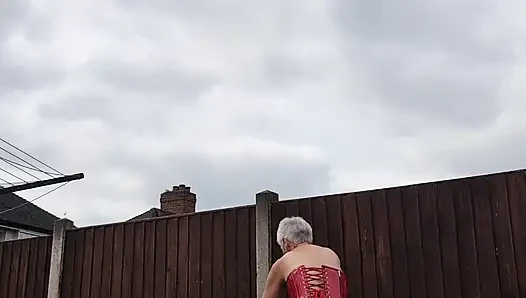 Baskımı bahçeyle sikiyorum