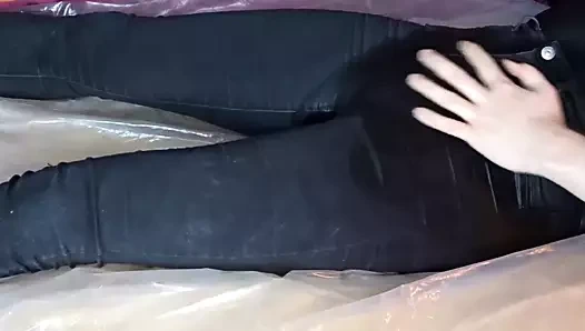 Orgasmus in eingepisster Jeans