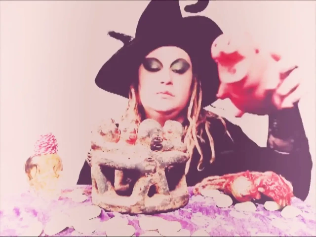 Yumuşak etini boğazıma atmadan önce domuz itirafı