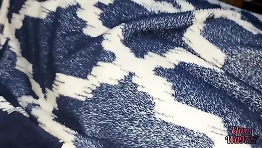 Üvey kız kardeşime külotla dokunuyorum