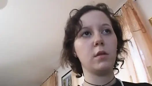 Masum genç kız sürtük üvey annesinin bir yabancıyla sikiştiğini öğreniyor