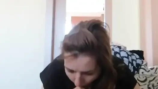 O televizyon izlerken, ben ona sakso çekiyorum