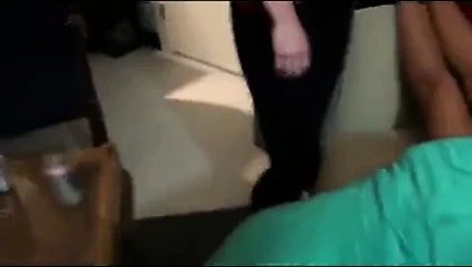 Kolej, deney yapmak için mükemmel bir zamandır. krem şanti seks partisi