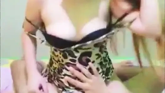 Fahişe benzeri üvey kız kardeşim yarağıma binmede inanılmaz derecede iyi.