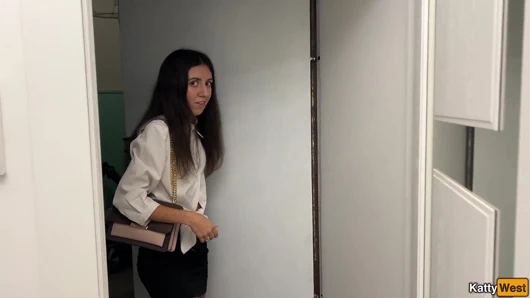 Evli kız kocasını masada masörle aldatıyor