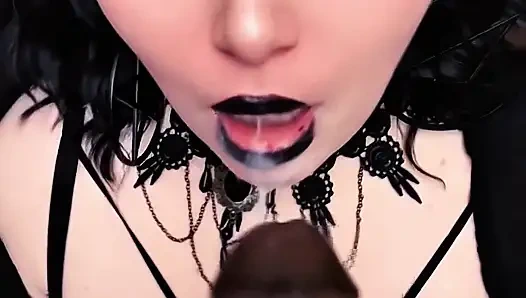 Une BBW gothique a besoin d’une grosse noire