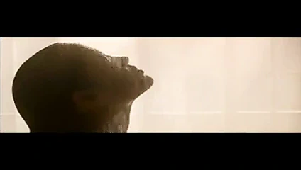 Angelina jolie olarak lara croft içinde duş