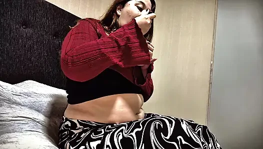 Nicole'un Yatma Zamanı atıştırması: Soyunuyor, Azdırıyor Ve Büyük Yumuşak Göbeğimi Gösteriyor