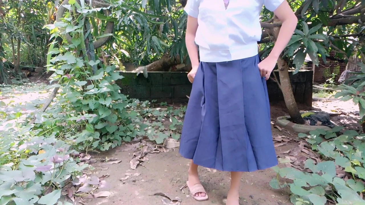 18 साल की मासूम छात्रा ने बाहर कौमार्य खो दिया