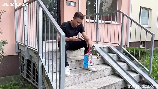 Kanepede seks bu dengesiz arkadaşlara bir sürü ateşli döl veriyor!